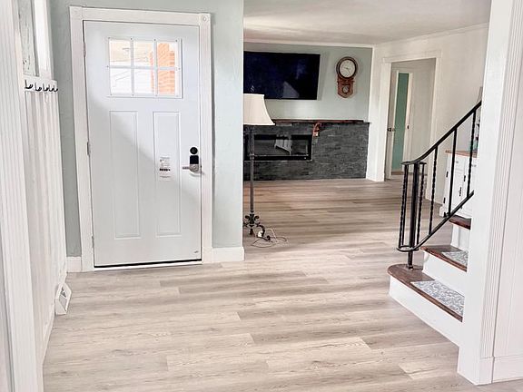 3rd image of 40 Woodlane Dr