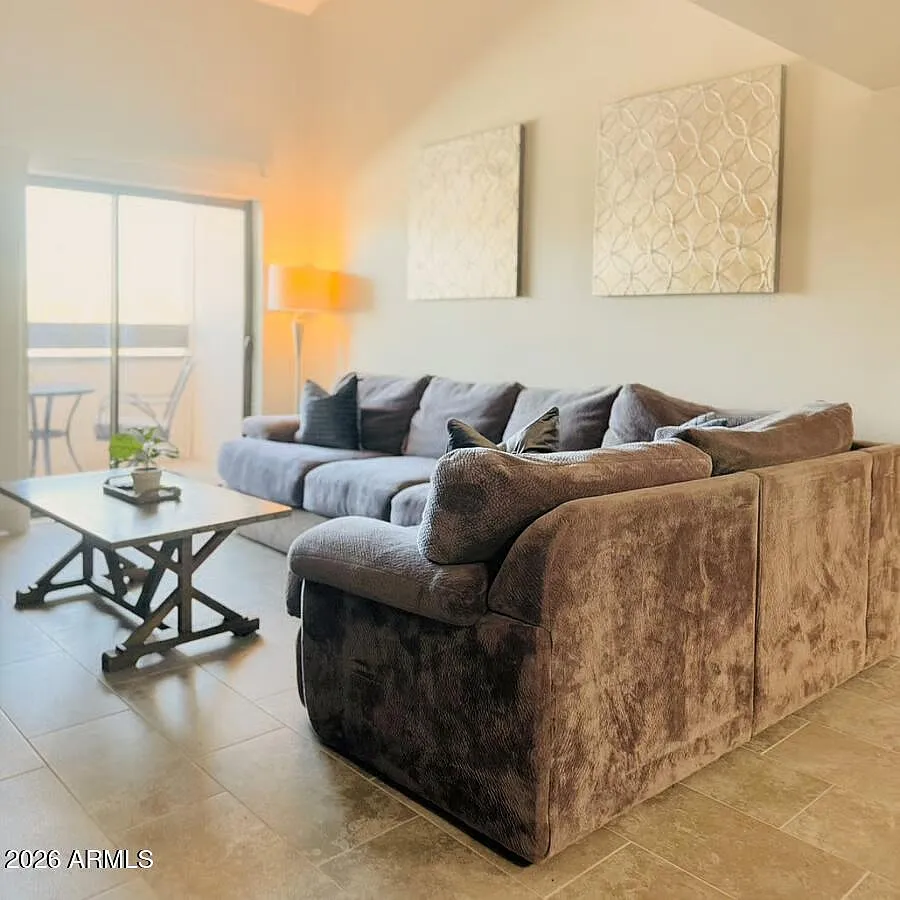 3 bed, 1.5 bath, 1107 sqft, $2,400 — Photo 2