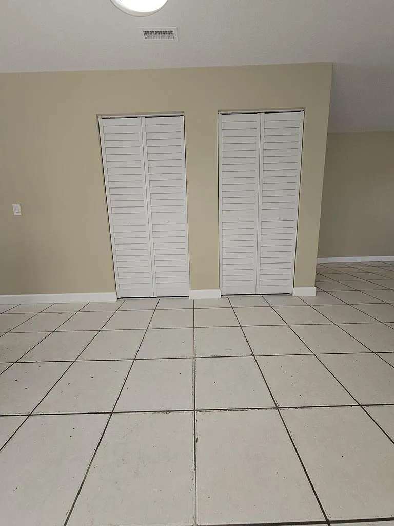 4876 Orleans Ct — Photo 2