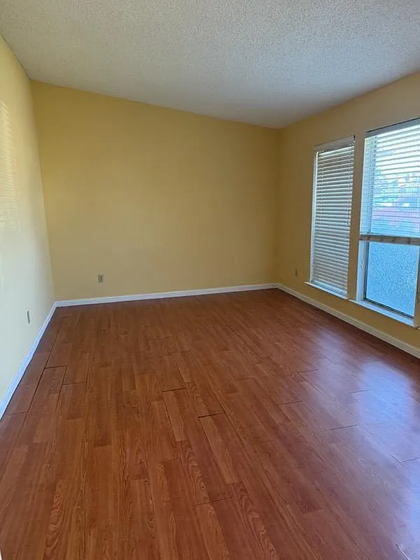 3 bed, 5968 sqft, $2,500 — Photo 1