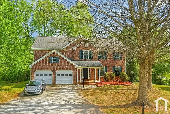 4 bed, 2461 sqft, $3,830 — Photo 4