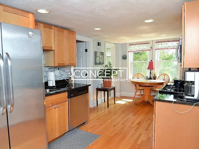 3 Roosevelt Ave #1 — Photo 5