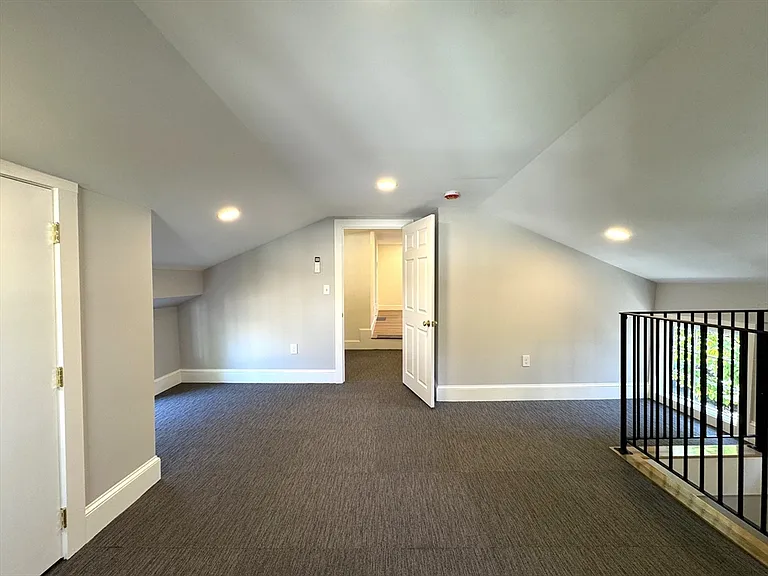 55 Central St #2R — Photo 9