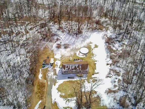 4th image of 380 West Rd
