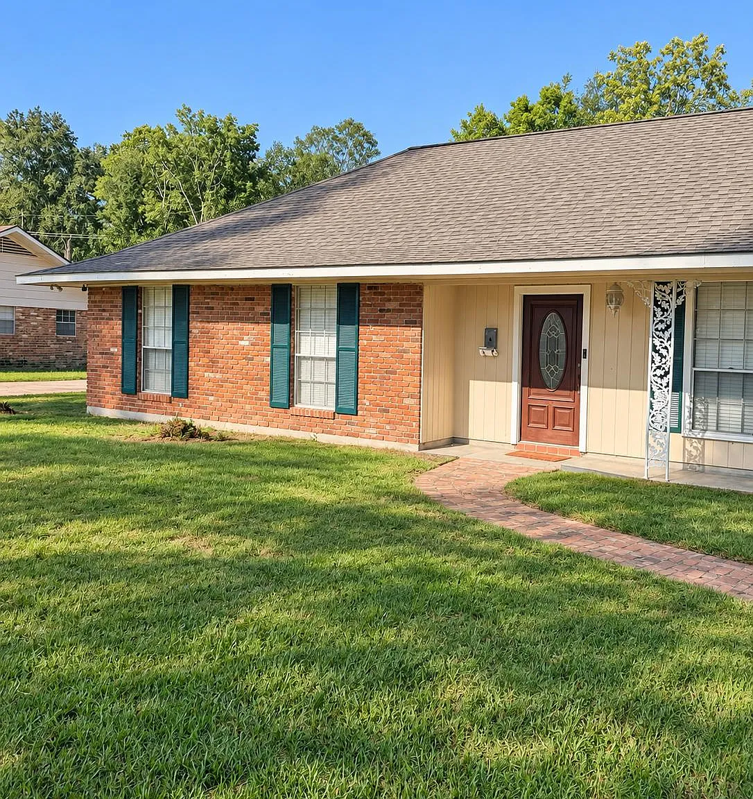 4 bed, 1583 sqft, $1,950 — Photo 1