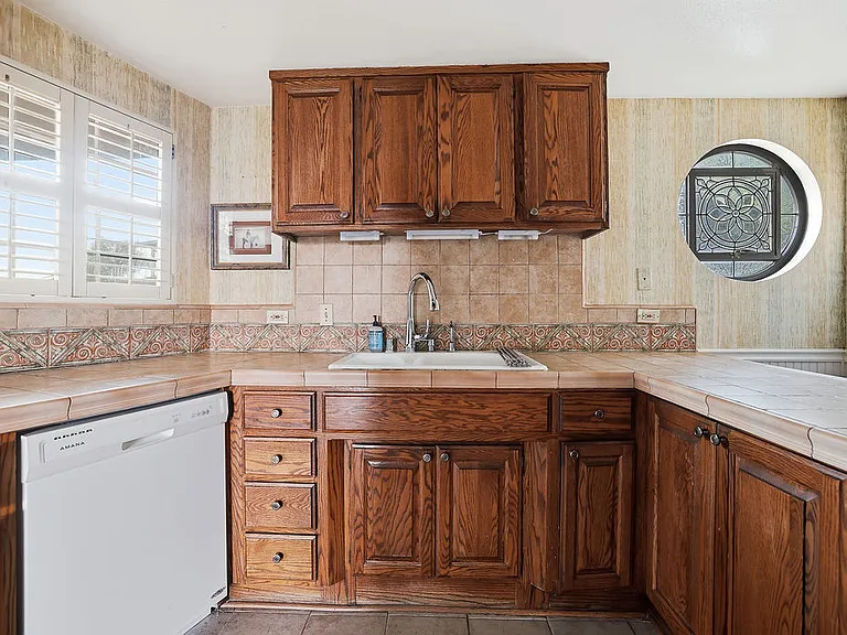 320 Kempton Rd — Photo 14