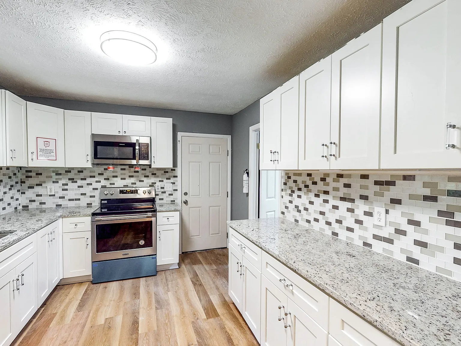 4 bed, 3.0 bath, 2584 sqft, $724 — Photo 4