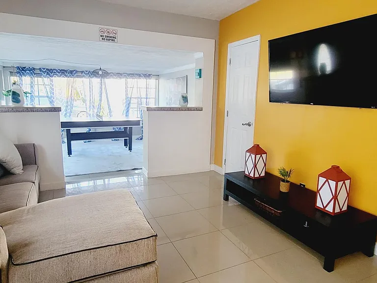 1618 NW 14th Ct — Photo 5