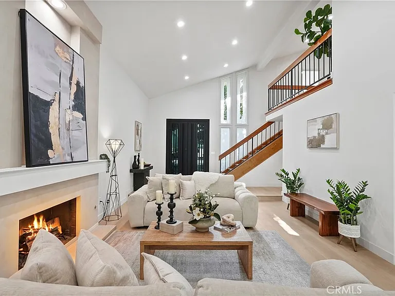 6221 Mammoth Ave — Photo 8