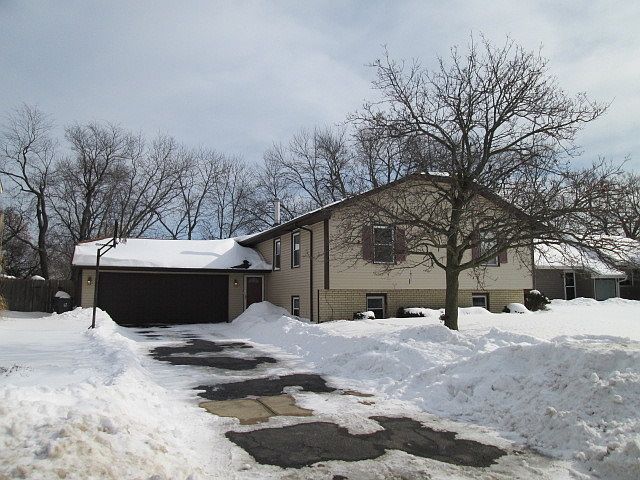 1st image of 3305 Burr Oak Dr