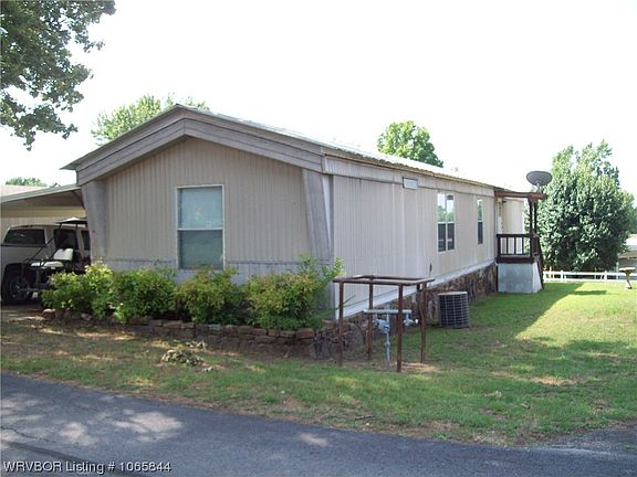 3rd image of 1519 Carriage Way
