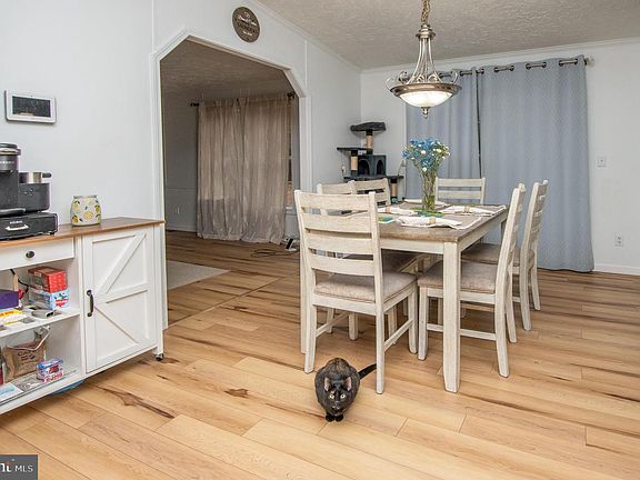 4th image of 16445 Whitesville Rd