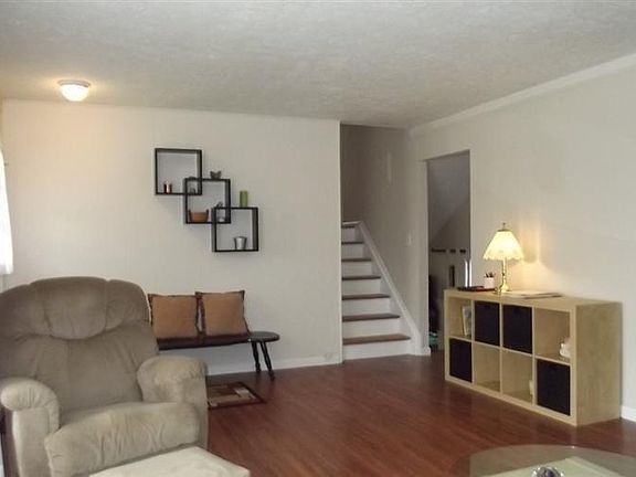 3rd image of 1084 Levona St