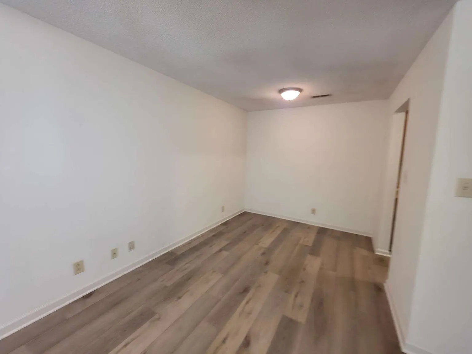2 bed, 1.0 bath, 850 sqft, $850 — Photo 3