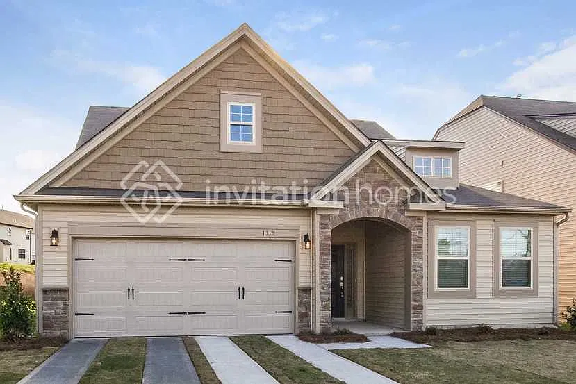 1319 San Gabriel Ave Charlotte, NC 28214 — Photo 1