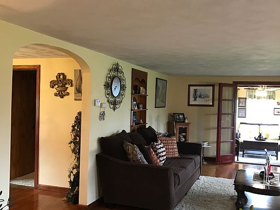 5th image of 549 E Main St