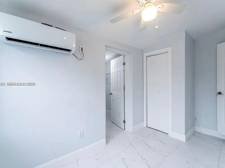 425 NW 14th Way — Photo 6