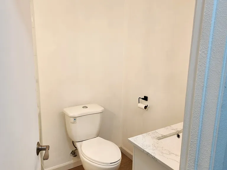 6561 Fulton Ave #14 — Photo 15