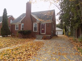 2736 Pembroke Rd, Birmingham, MI 48009