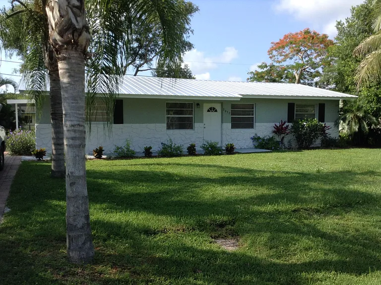 2052 SE Jackson St — Photo 1