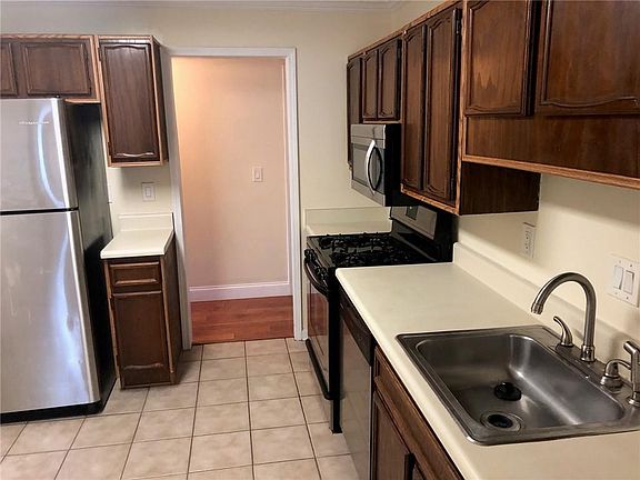5th image of 402 Countryside Pl SE