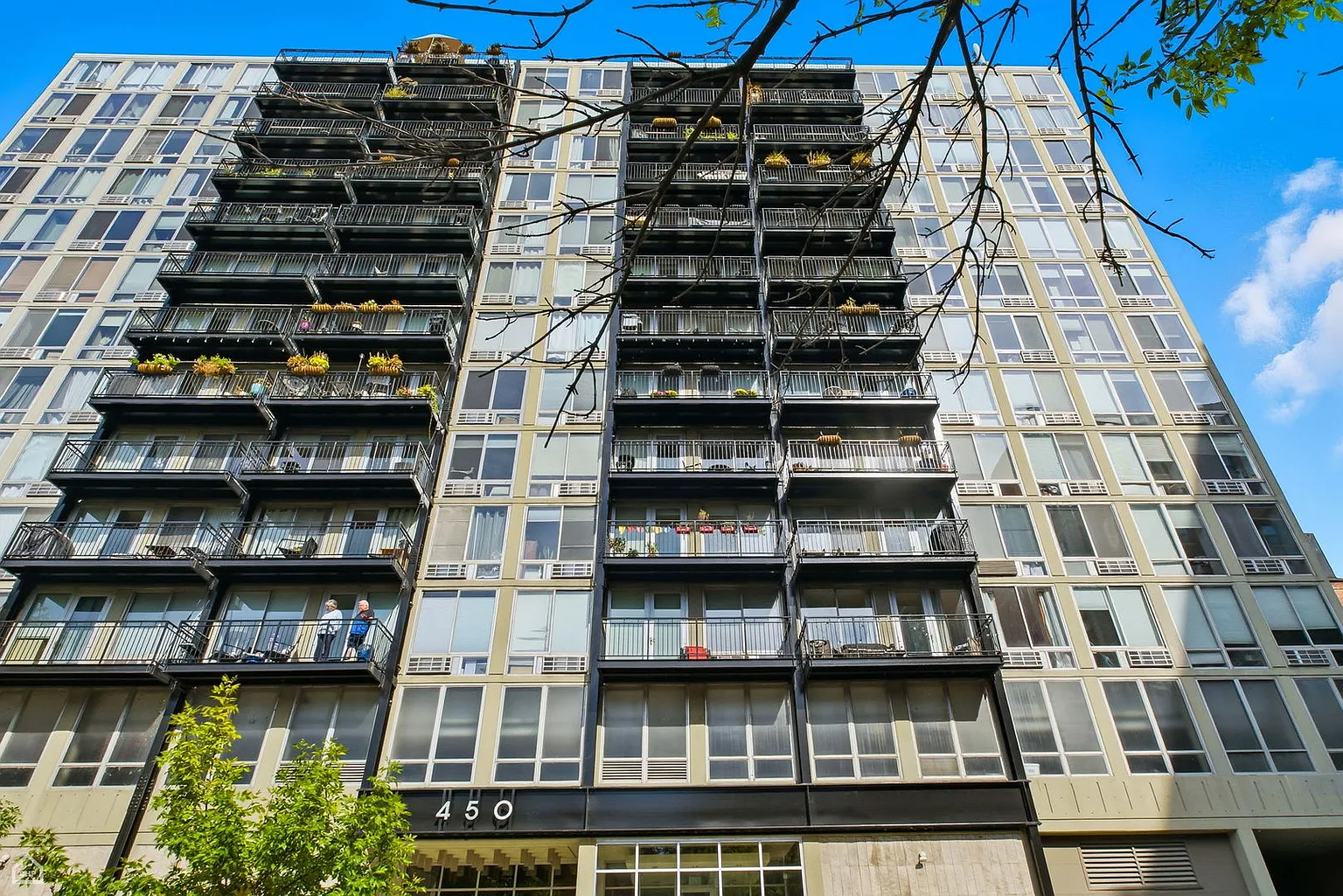 450 W Briar Pl APT 10H photo 1