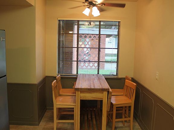 Kitchen eating area