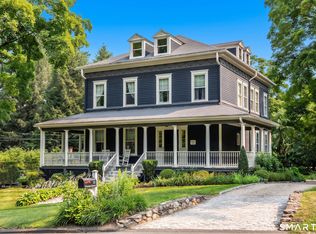 11 Pleasant Street, Woodbury, CT 06798