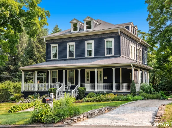 11 Pleasant Street, Woodbury, CT 06798