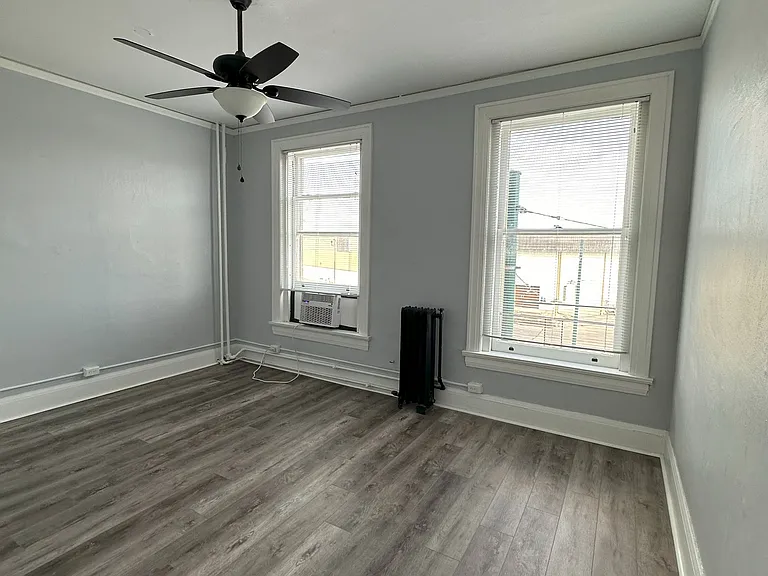 607 E 5th St #15 — Photo 20
