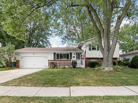 2nd image of 391 Bowling Green Pl