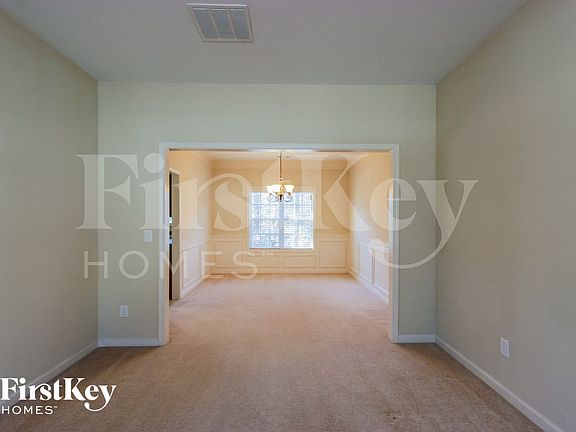 5th image of 2790 Freemont St