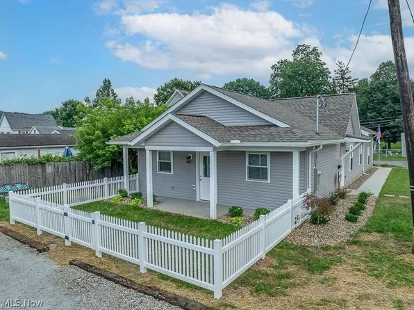 347 Ray Ave NE, New Philadelphia, OH 44663