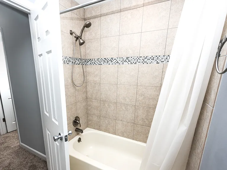 512 Haywood Creek Dr — Photo 22