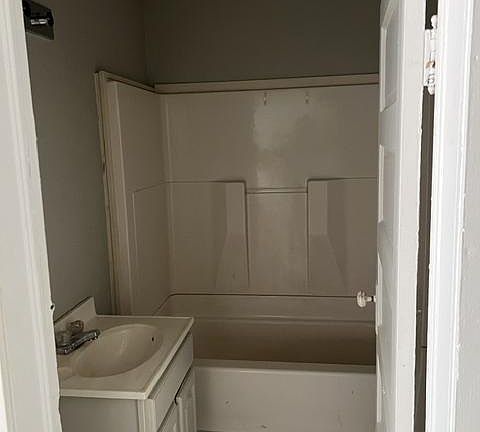 4th image of 2001 Mangum St #B