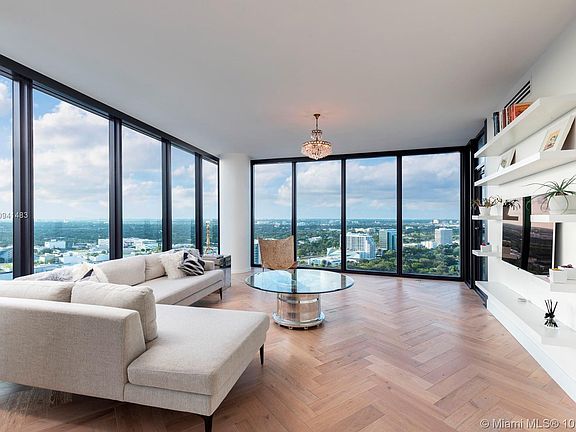 3rd image of 601 NE 36th St APT 2601