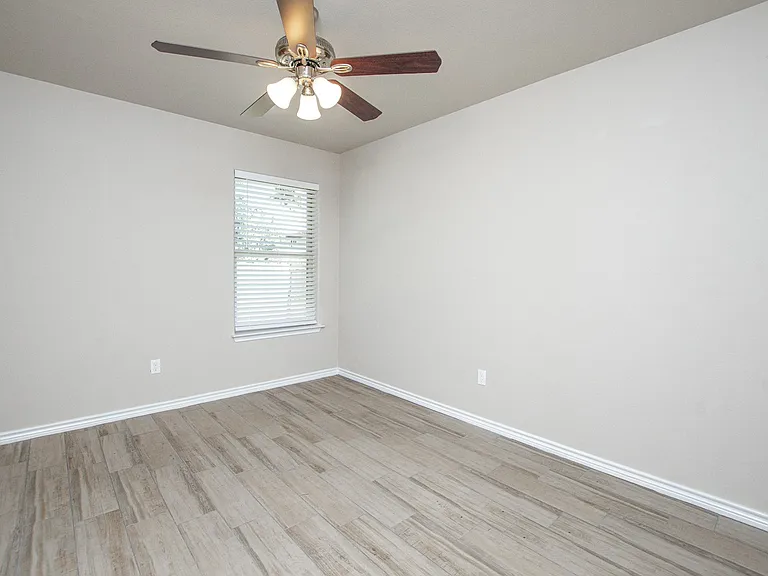 2551 Leroy Ln #B — Photo 10