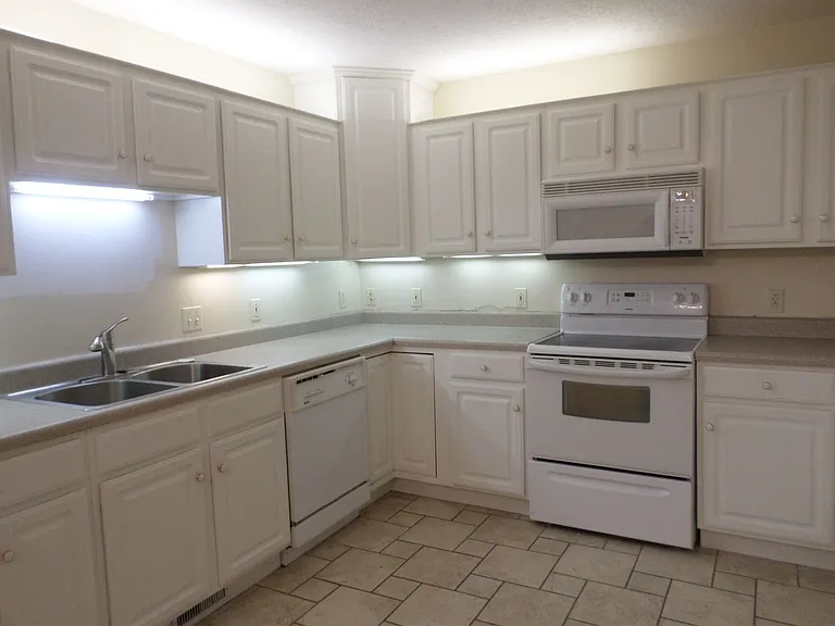 1035 Red Leaf Dr — Photo 2
