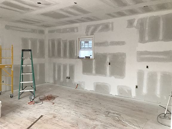 3rd image of 1354 Saint Lawrence Ave #1
