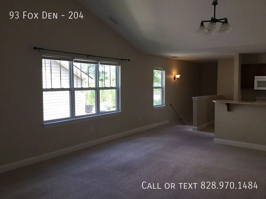 3 Bedroom Townhouse in amazing location! — Photo 4