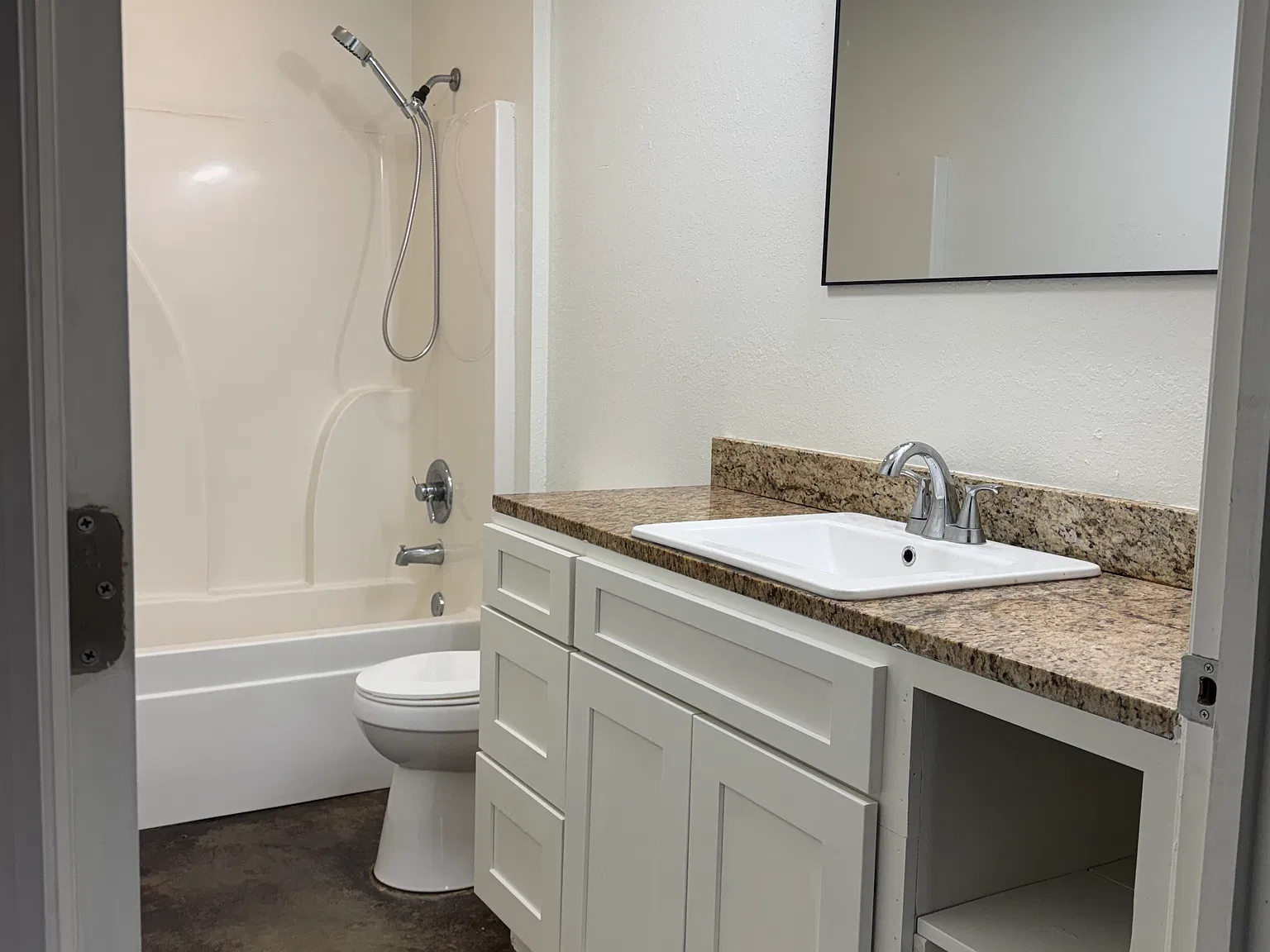 3 bed, 950 sqft, $875 — Photo 4