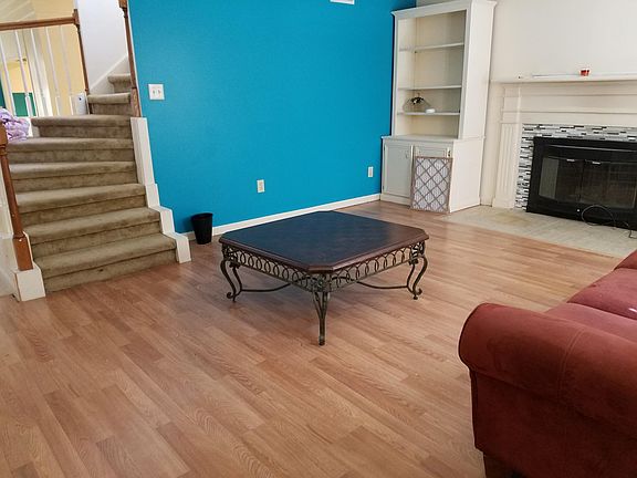 3rd image of 954 Glastonbury Cir #B