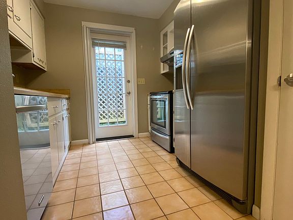 5th image of 1033 N Shine Ave #1033