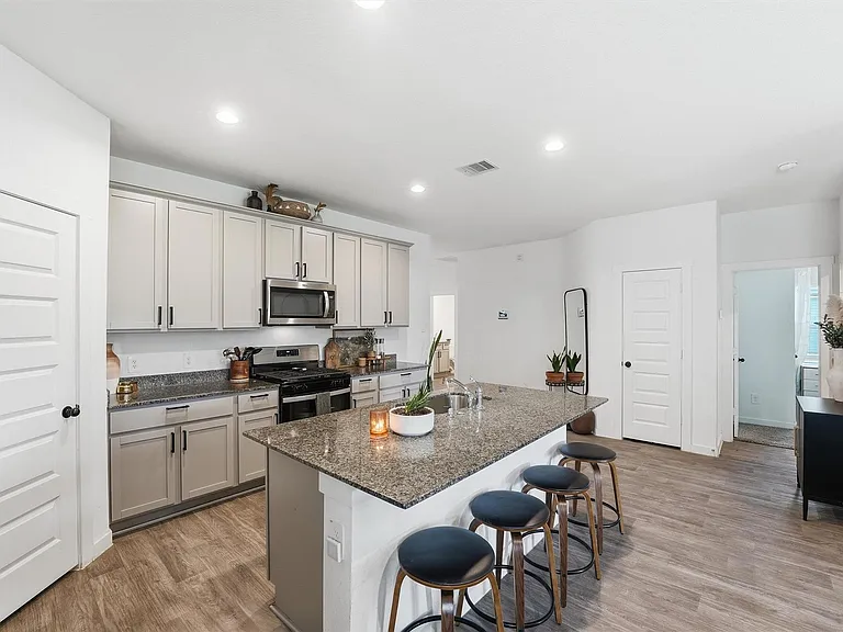 3815 Haydon Ridge Ln — Photo 6