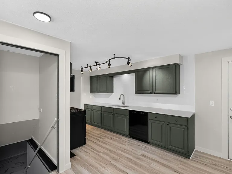 2510 Normandy Dr — Photo 12