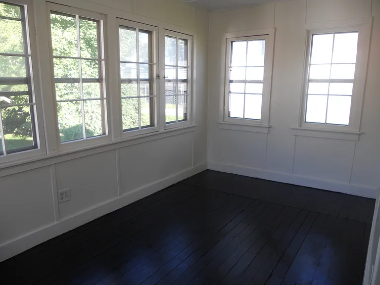 441 Spring Ave NE — Photo 9