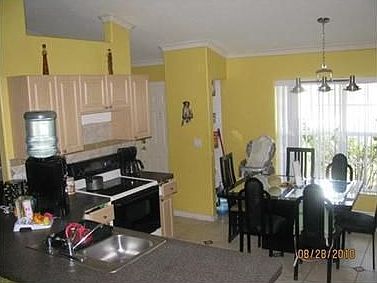 4th image of 962 SW Dubois Ave
