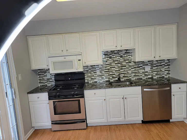 2904 Saxony Dr — Photo 3