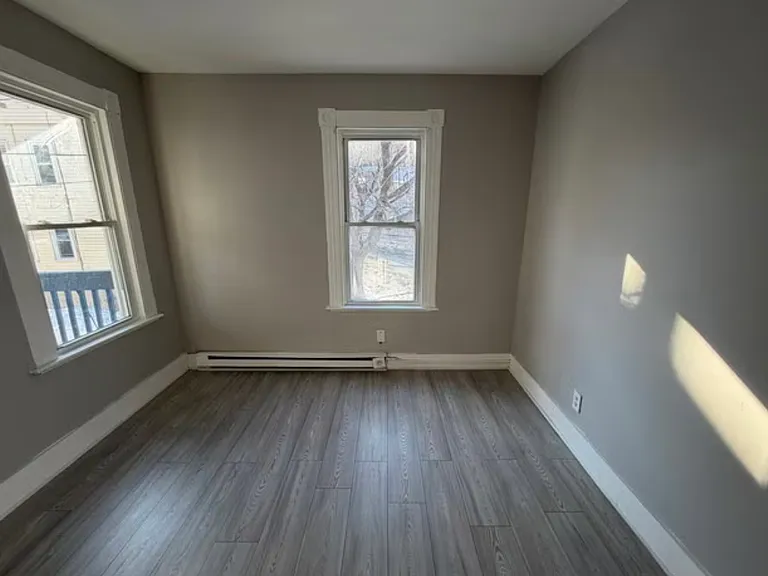 143 Congress Ave #3 — Photo 6