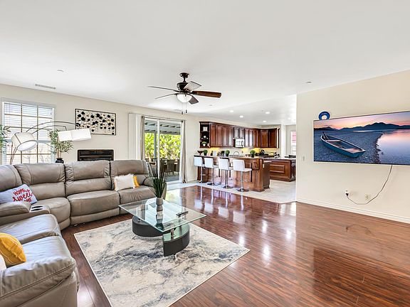 5th image of 2645 W Cerritos Ave
